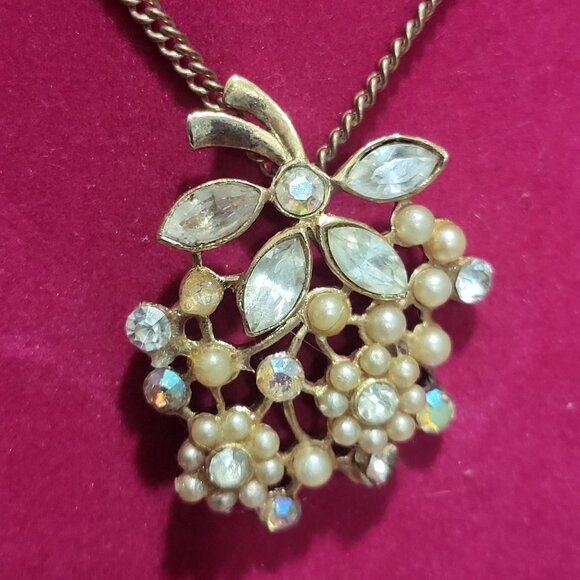 Vintage Clustered Floral Pendant Necklace Gold Tone - Picture 4 of 14